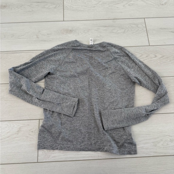 Lululemon Swiftly Tech 2.0 Long Sleeve Waist Length Gray - Picture 4 of 5